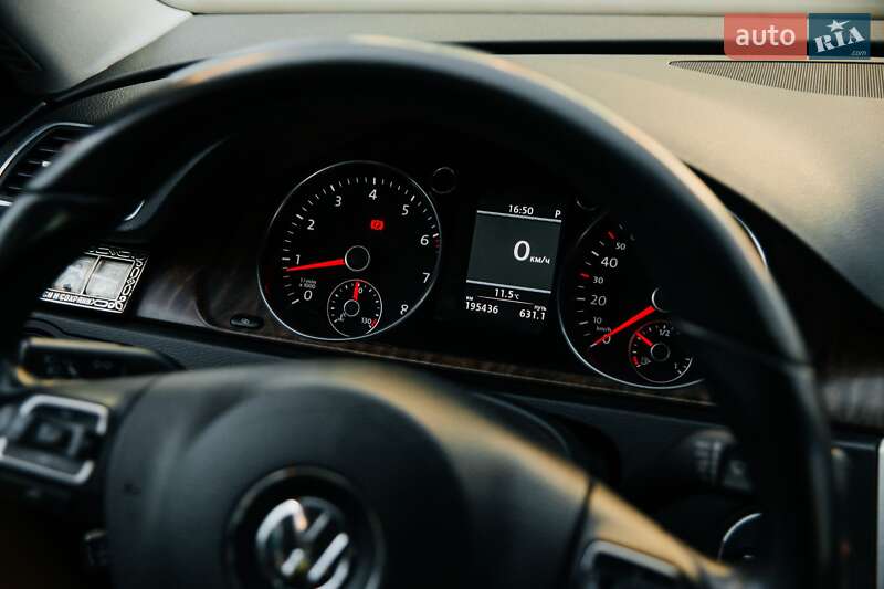 Седан Volkswagen Passat 2012 в Харкові