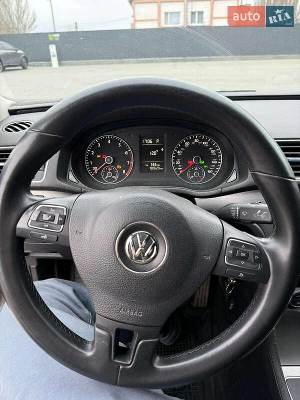 Седан Volkswagen Passat 2013 в Кропивницькому