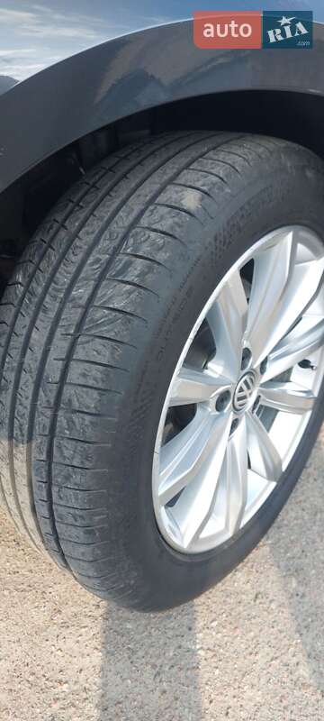 Универсал Volkswagen Passat 2017 в Вишневом