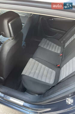 Універсал Volkswagen Passat 2012 в 