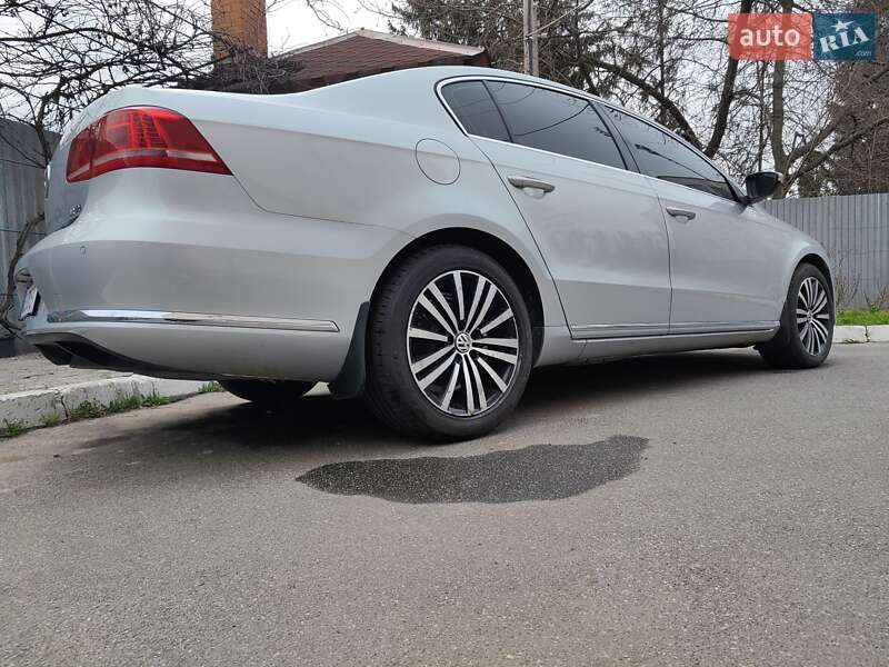 Седан Volkswagen Passat 2011 в Виннице