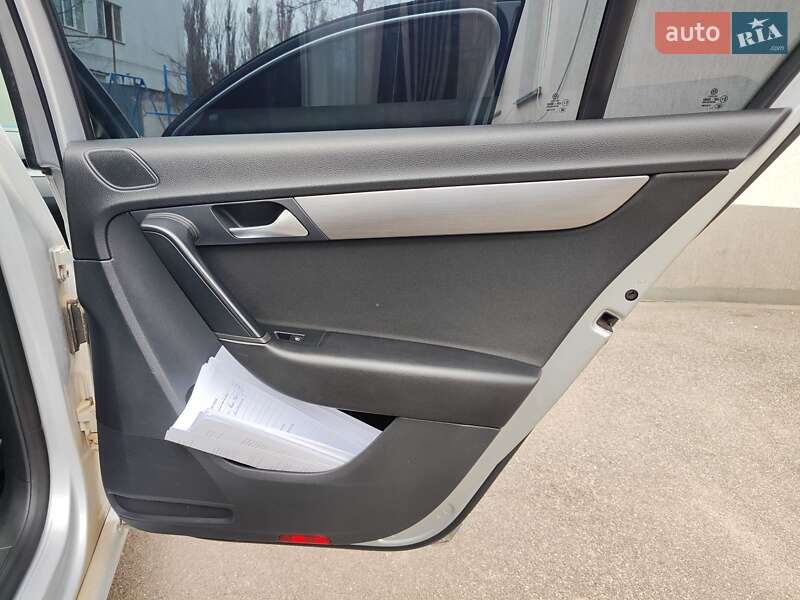 Седан Volkswagen Passat 2011 в Виннице