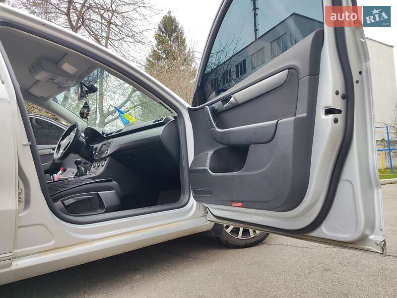 Седан Volkswagen Passat 2011 в Виннице