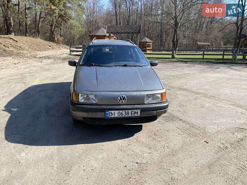 Універсал Volkswagen Passat 1993 в 