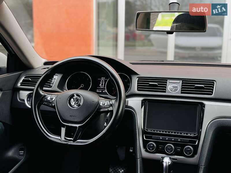 Седан Volkswagen Passat 2016 в Одессе