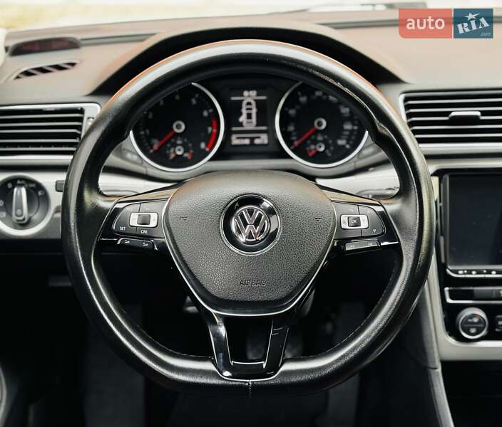 Седан Volkswagen Passat 2016 в Одессе