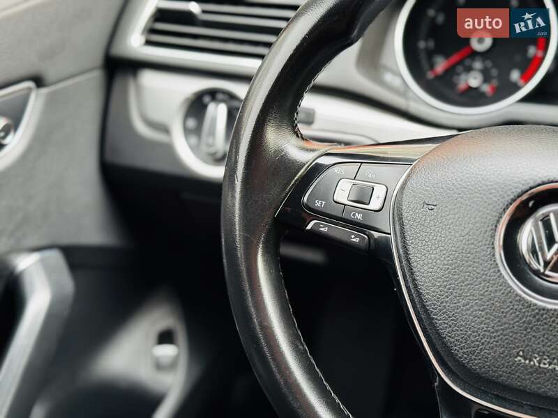 Седан Volkswagen Passat 2016 в Одессе