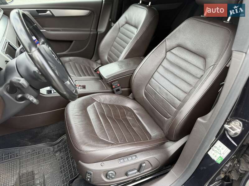 Универсал Volkswagen Passat 2012 в Хусте