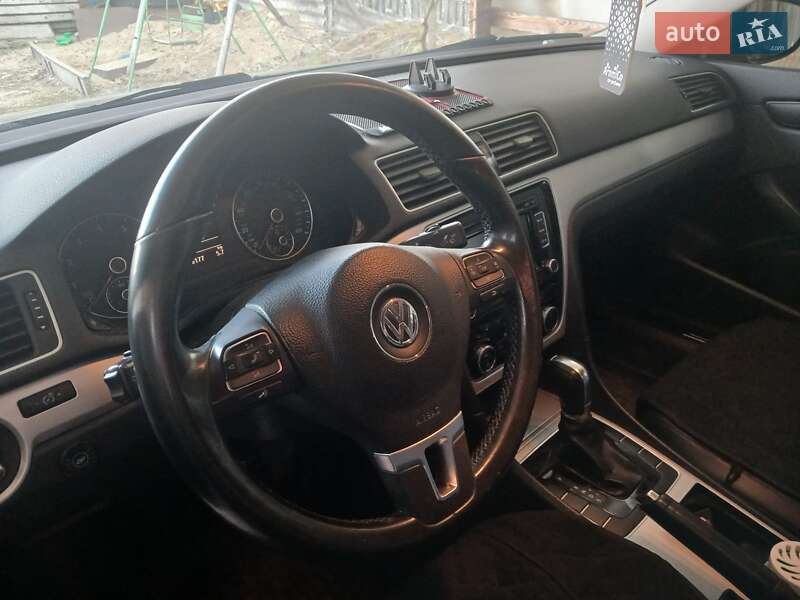 Седан Volkswagen Passat 2012 в Березане