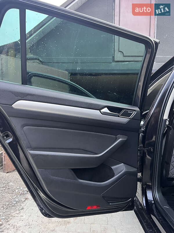 Универсал Volkswagen Passat 2015 в Хмельницком