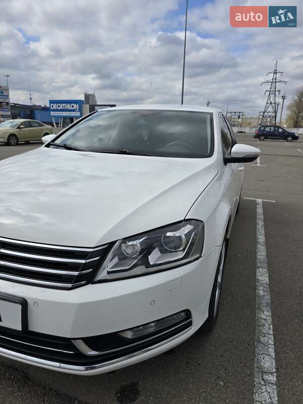 Седан Volkswagen Passat 2014 в Киеве