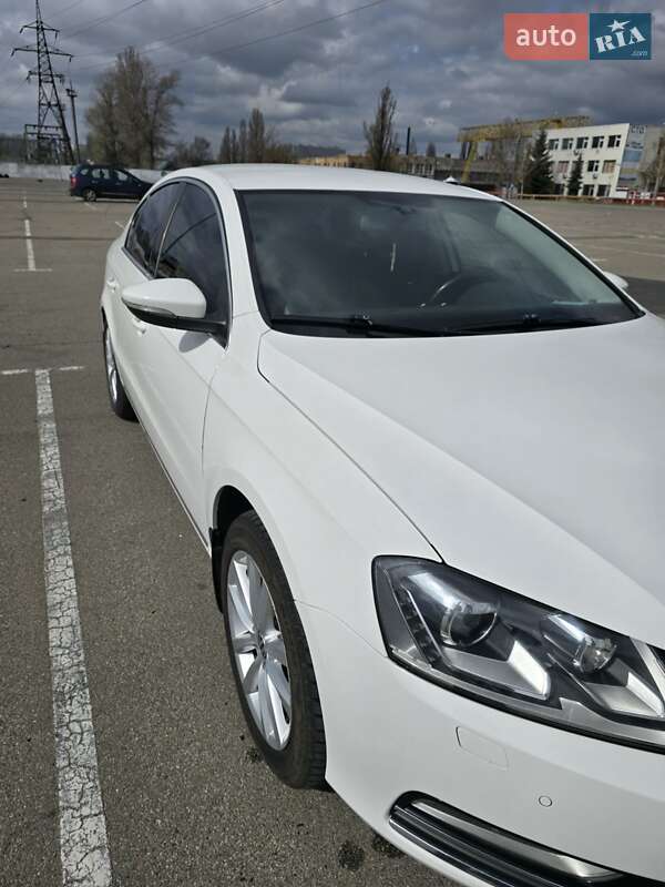 Седан Volkswagen Passat 2014 в Киеве