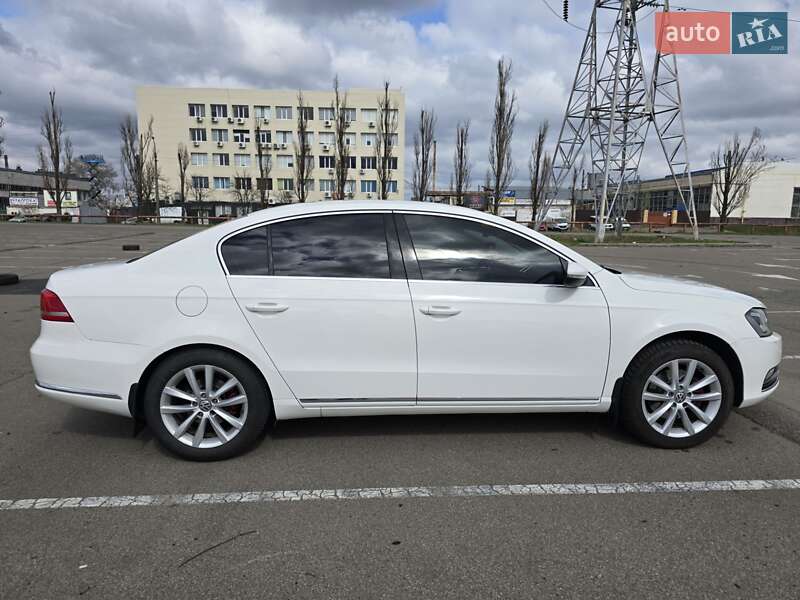Седан Volkswagen Passat 2014 в Киеве