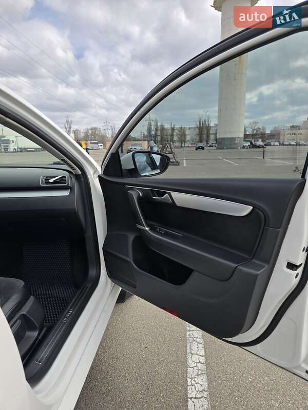 Седан Volkswagen Passat 2014 в Киеве