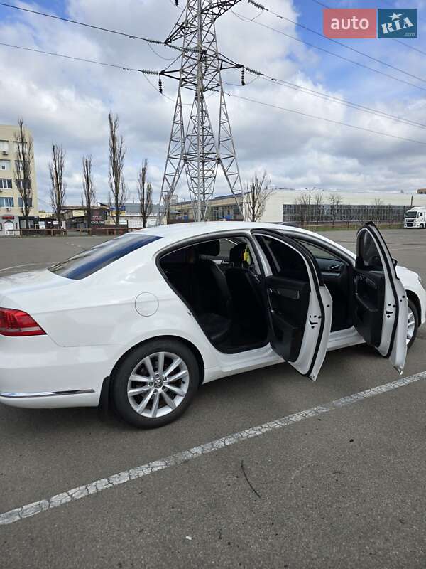 Седан Volkswagen Passat 2014 в Киеве