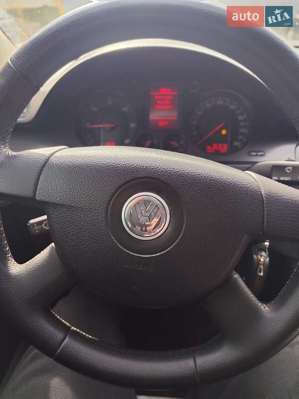 Универсал Volkswagen Passat 2006 в Староконстантинове