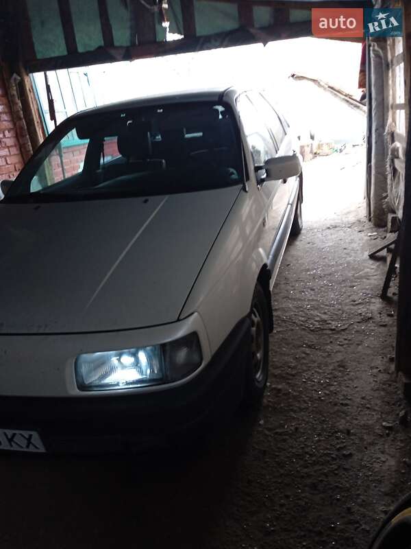 Седан Volkswagen Passat 1991 в Гайсине