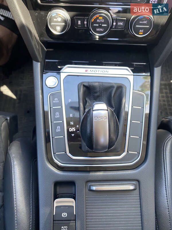 Седан Volkswagen Passat 2015 в Одесі