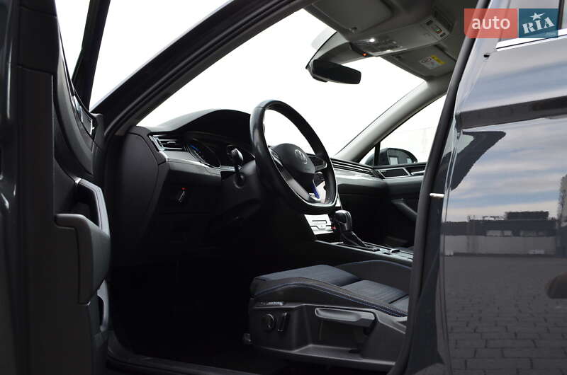 Універсал Volkswagen Passat 2020 в Львові