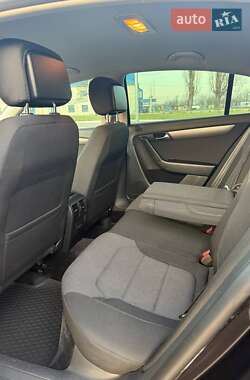 Седан Volkswagen Passat 2011 в 