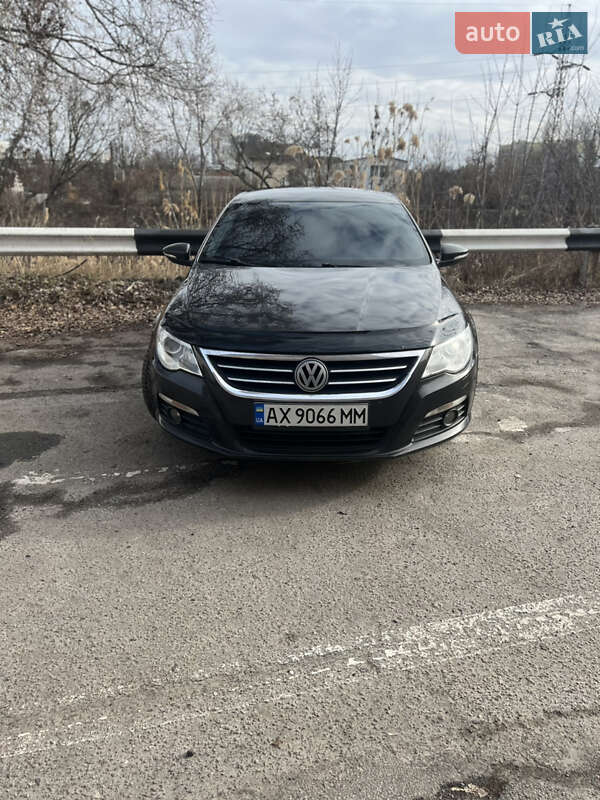 Седан Volkswagen Passat 2010 в 