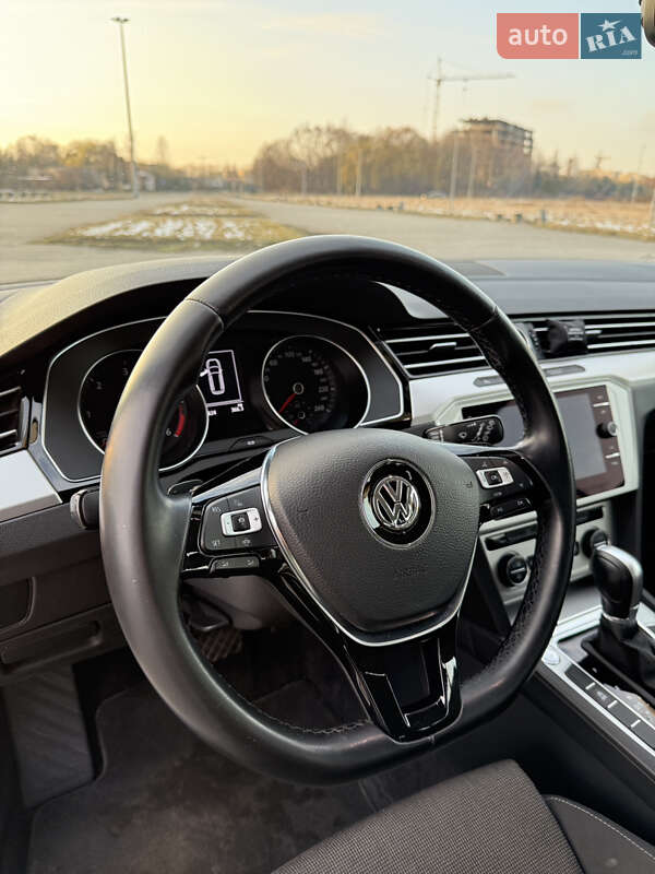 Универсал Volkswagen Passat 2018 в Львове