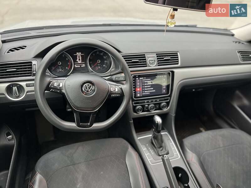 Седан Volkswagen Passat 2016 в Хмельницькому