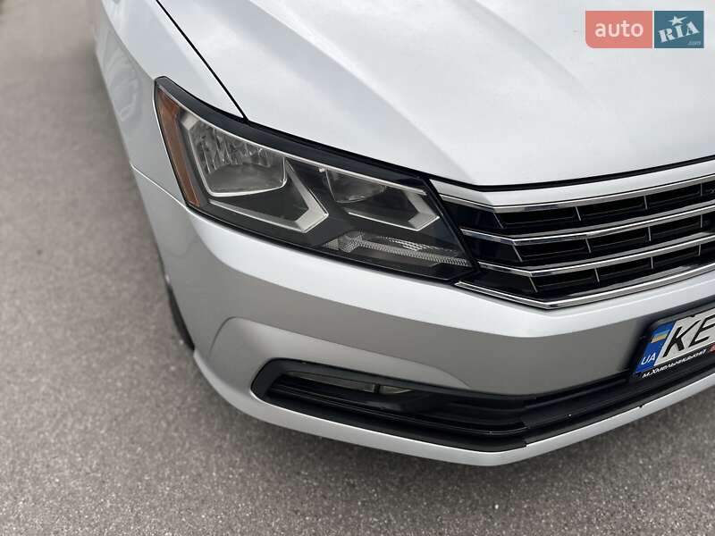 Седан Volkswagen Passat 2016 в Хмельницькому