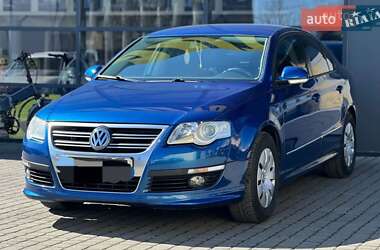 Седан Volkswagen Passat 2010 в Ивано-Франковске
