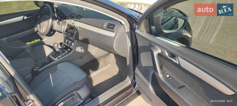 Универсал Volkswagen Passat 2012 в Житомире
