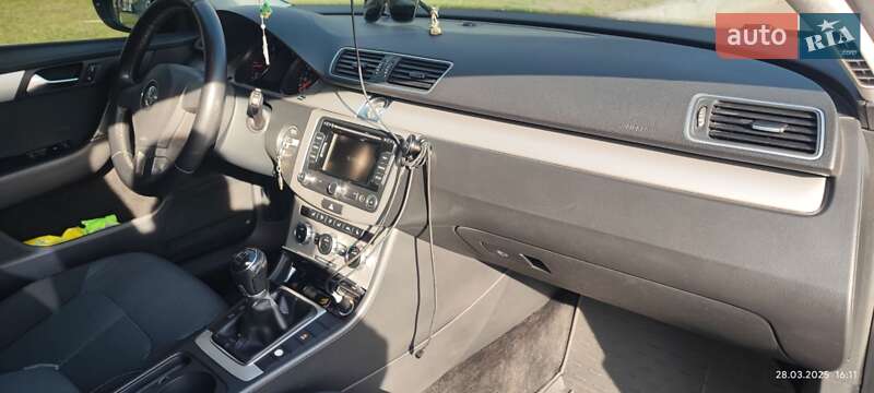 Универсал Volkswagen Passat 2012 в Житомире