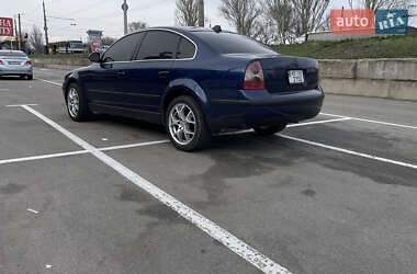 Седан Volkswagen Passat 2004 в 