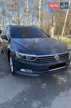 Универсал Volkswagen Passat 2016 в Киеве