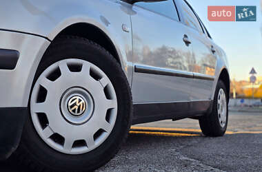Седан Volkswagen Passat 2000 в 