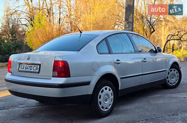 Седан Volkswagen Passat 2000 в 