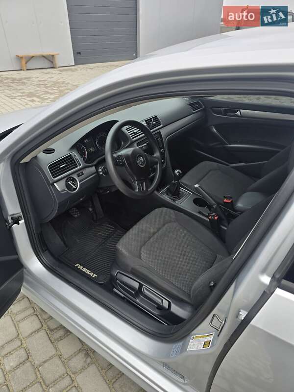 Седан Volkswagen Passat 2014 в Хотине