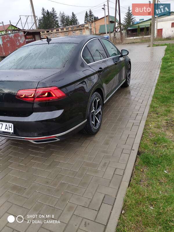 Седан Volkswagen Passat 2021 в Шепетовке