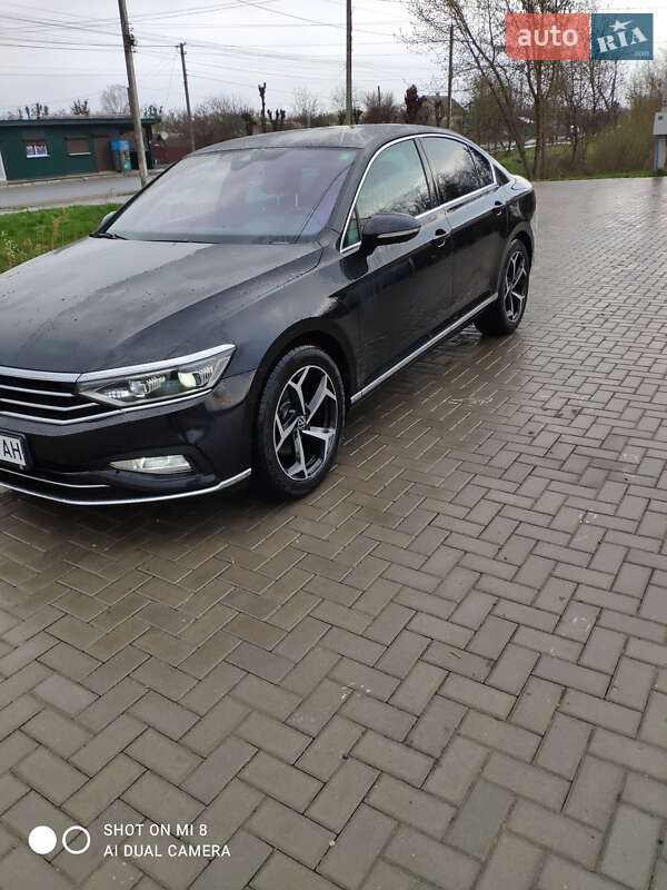 Седан Volkswagen Passat 2021 в Шепетовке