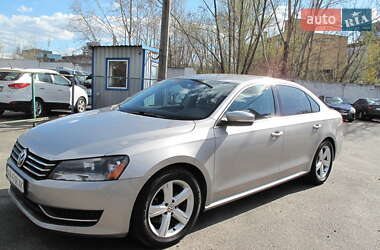 Седан Volkswagen Passat 2012 в Києві