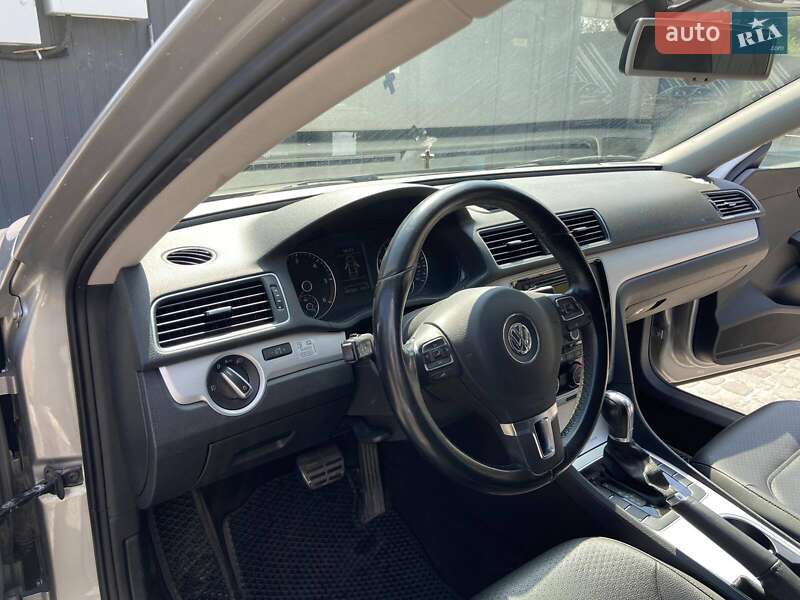 Седан Volkswagen Passat 2013 в Тернополі