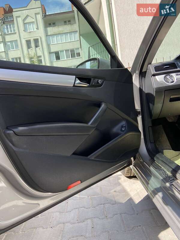 Седан Volkswagen Passat 2013 в Тернополі