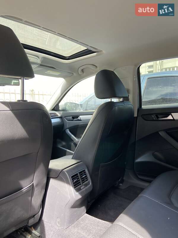 Седан Volkswagen Passat 2013 в Тернополі