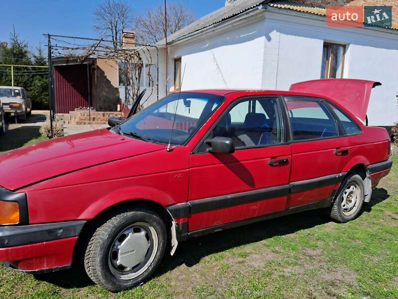 Универсал Volkswagen Passat 1990 в Козине