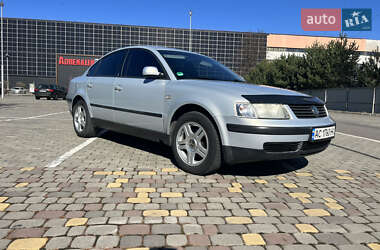 Седан Volkswagen Passat 1998 в 