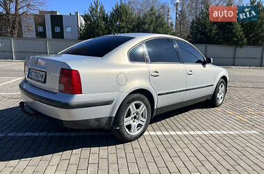 Седан Volkswagen Passat 1998 в 