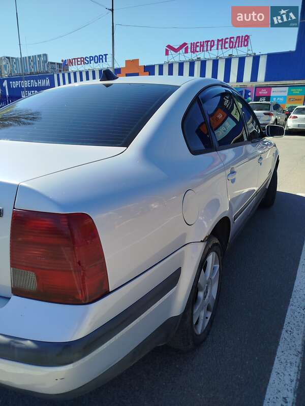 Седан Volkswagen Passat 1998 в Ужгороде