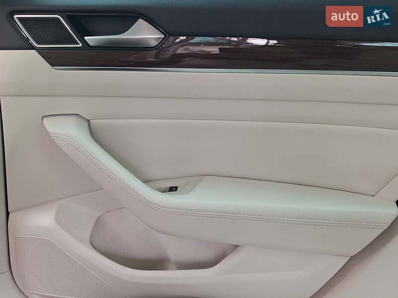 Седан Volkswagen Passat 2017 в Киеве