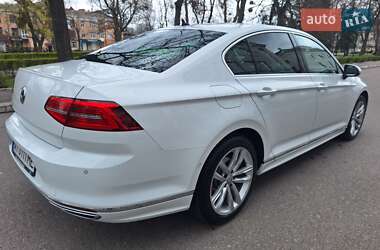 Седан Volkswagen Passat 2017 в 