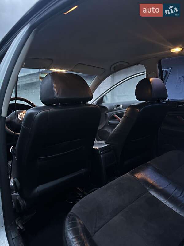 Седан Volkswagen Passat 2004 в Киеве