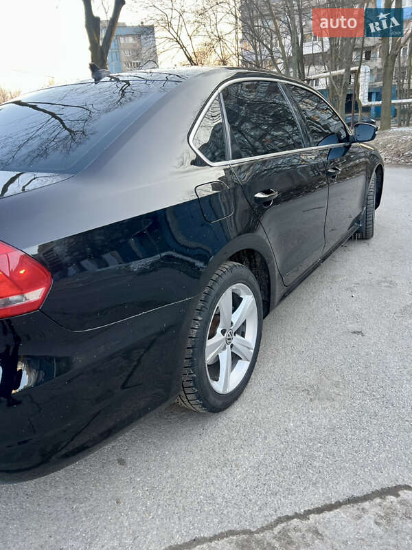 Седан Volkswagen Passat 2012 в Дніпрі